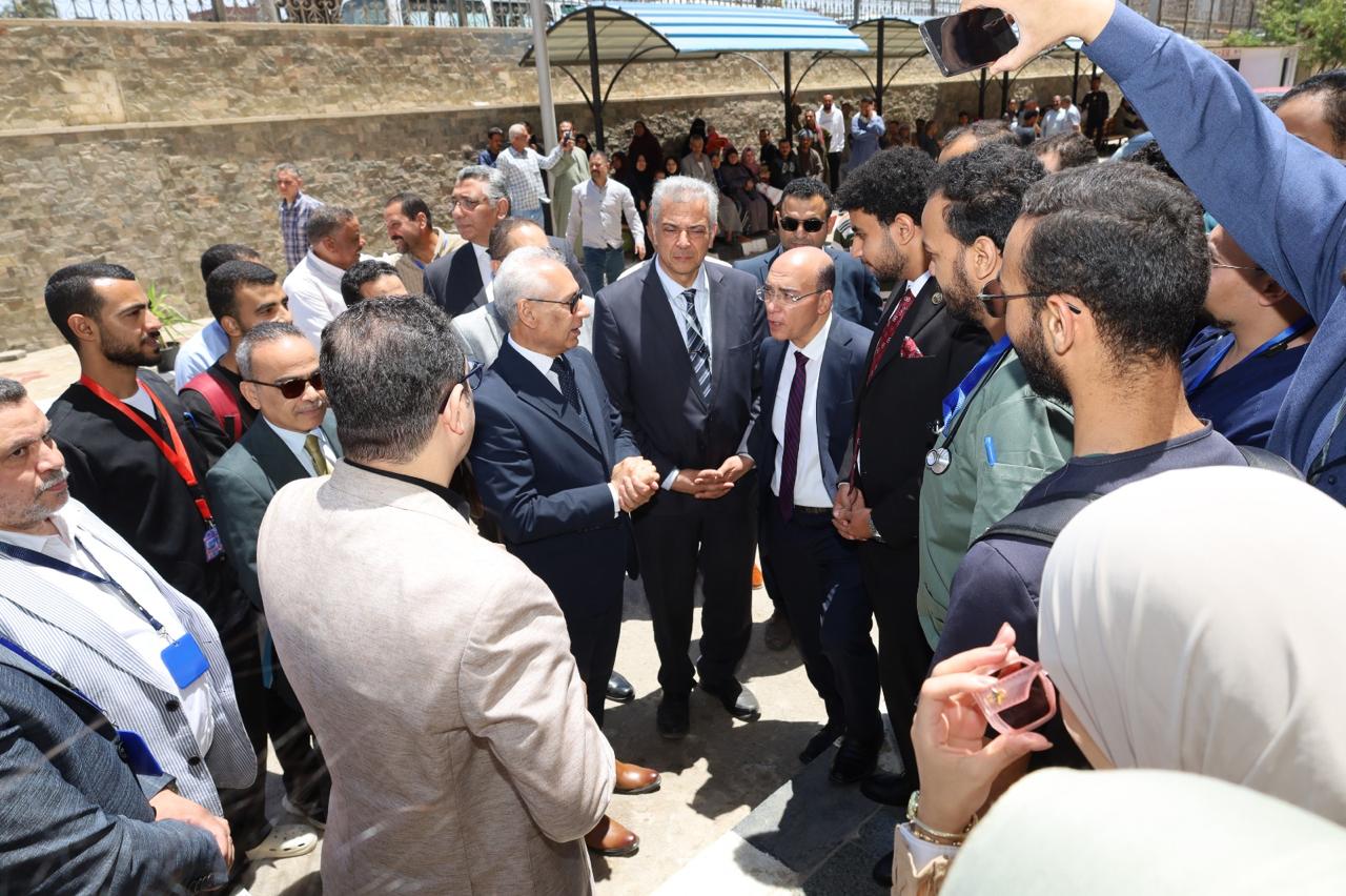 جانب من  جولة رئيس الجامعة